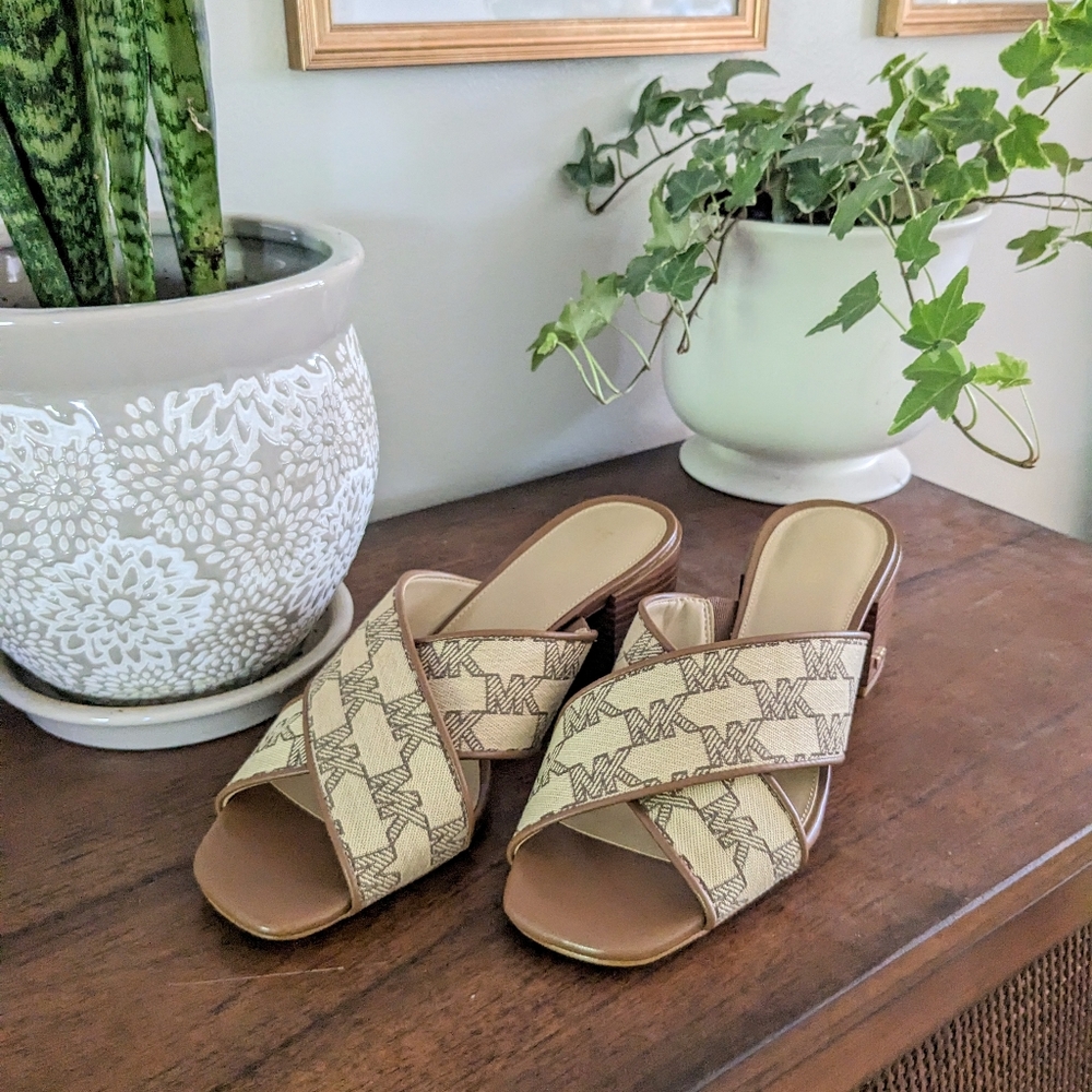 🆕 Michael Kors Square Toe Abott MK Logo Mule Sandals